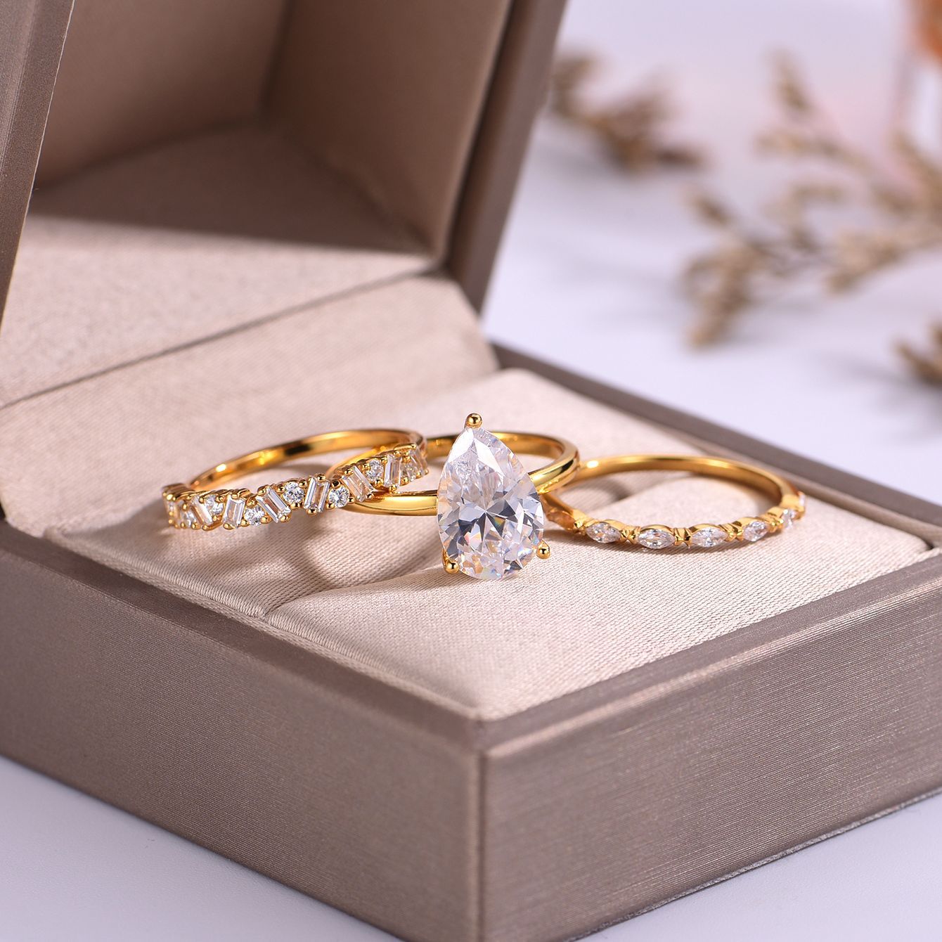 Star River Vortex Elliptical moissanite ring set