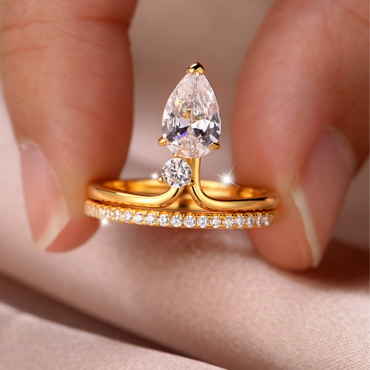 Twin Star Pear& Round Moissanite Double Ring Set