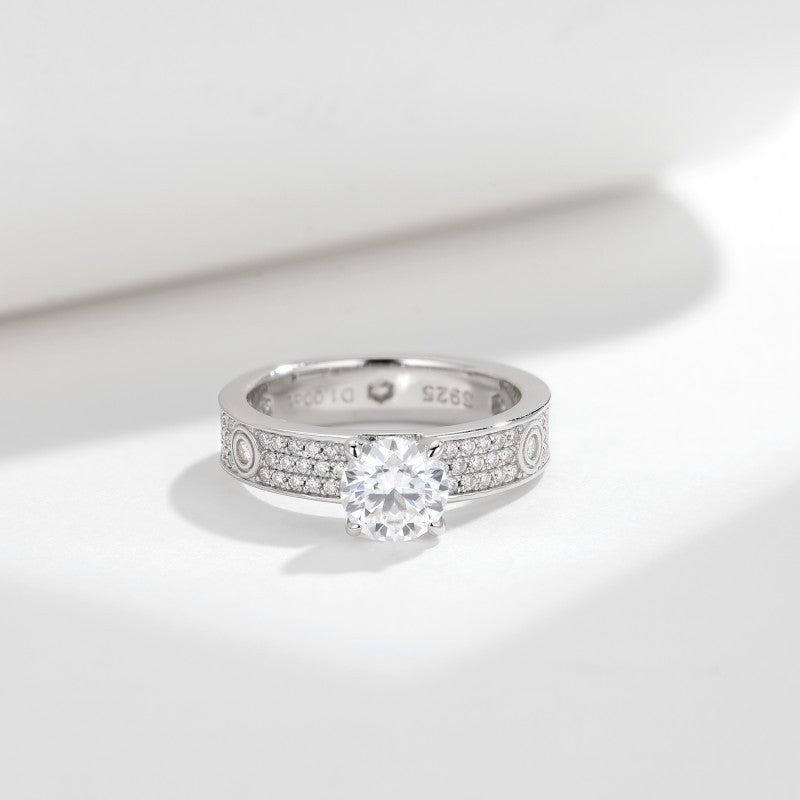 Minimalist Light · 1 Carat Full Moissanite Ring
