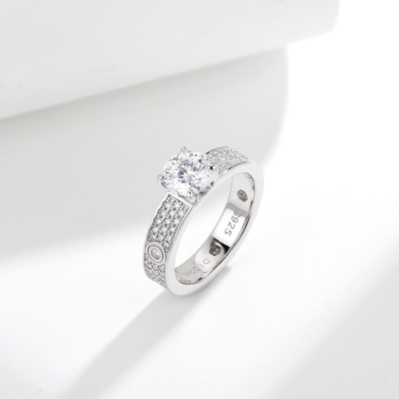 Minimalist Light · 1 Carat Full Moissanite Ring