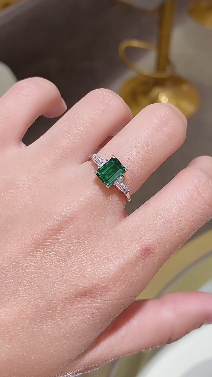 Princess cuts 2 carats to cultivate colored gemstones